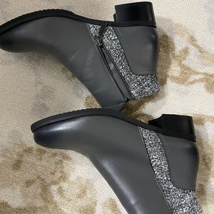 Ladies leather boots 9.5 W
